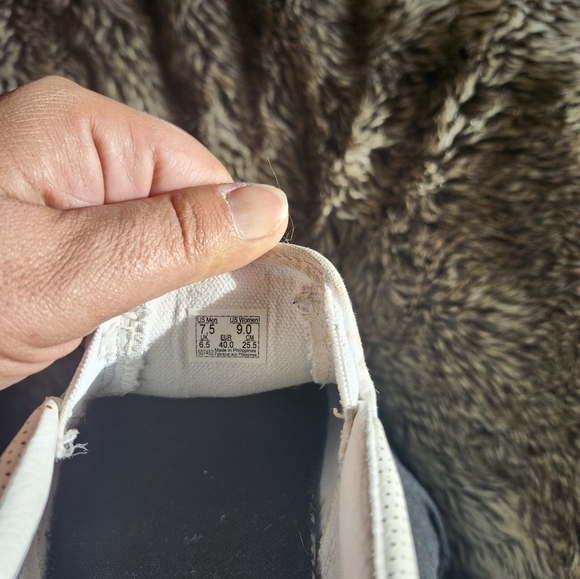 Vans Classic Slip ons- perf leather white - Picture 4 of 5